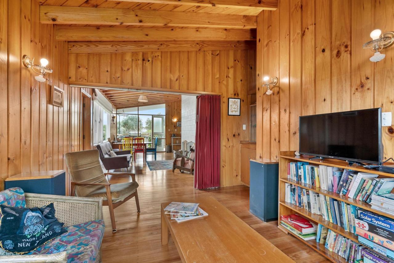 Queenie - Waikanae Beach Holiday Home Dış mekan fotoğraf