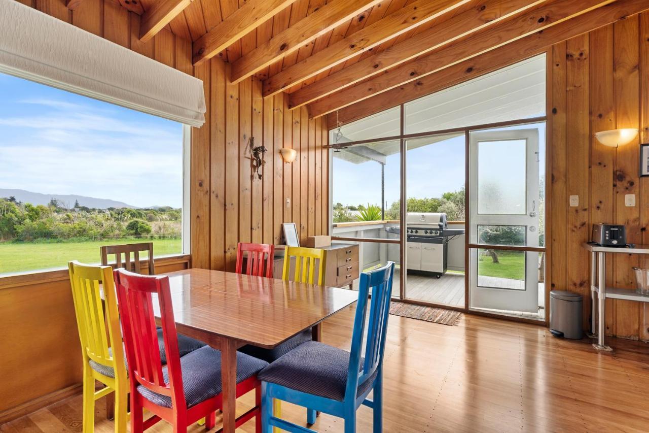 Queenie - Waikanae Beach Holiday Home Dış mekan fotoğraf