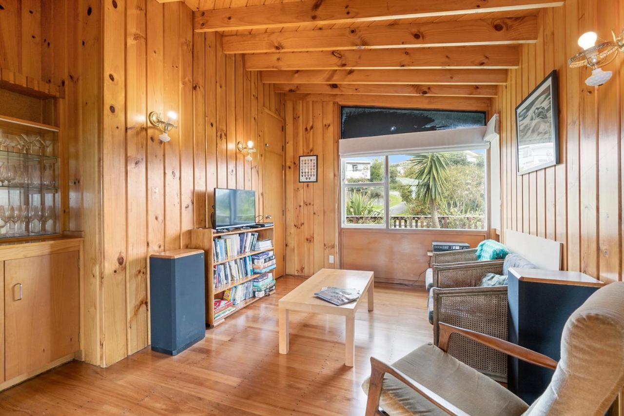 Queenie - Waikanae Beach Holiday Home Dış mekan fotoğraf
