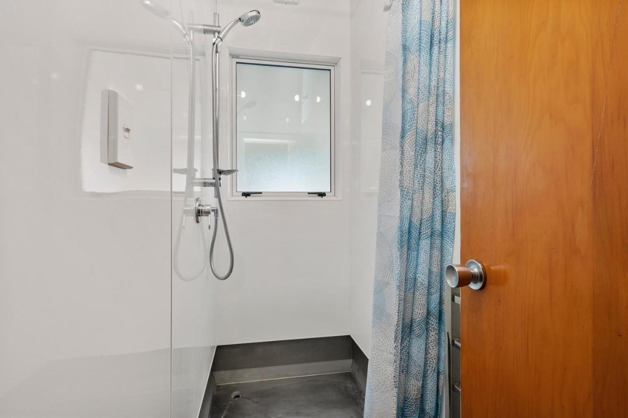 Queenie - Waikanae Beach Holiday Home Dış mekan fotoğraf