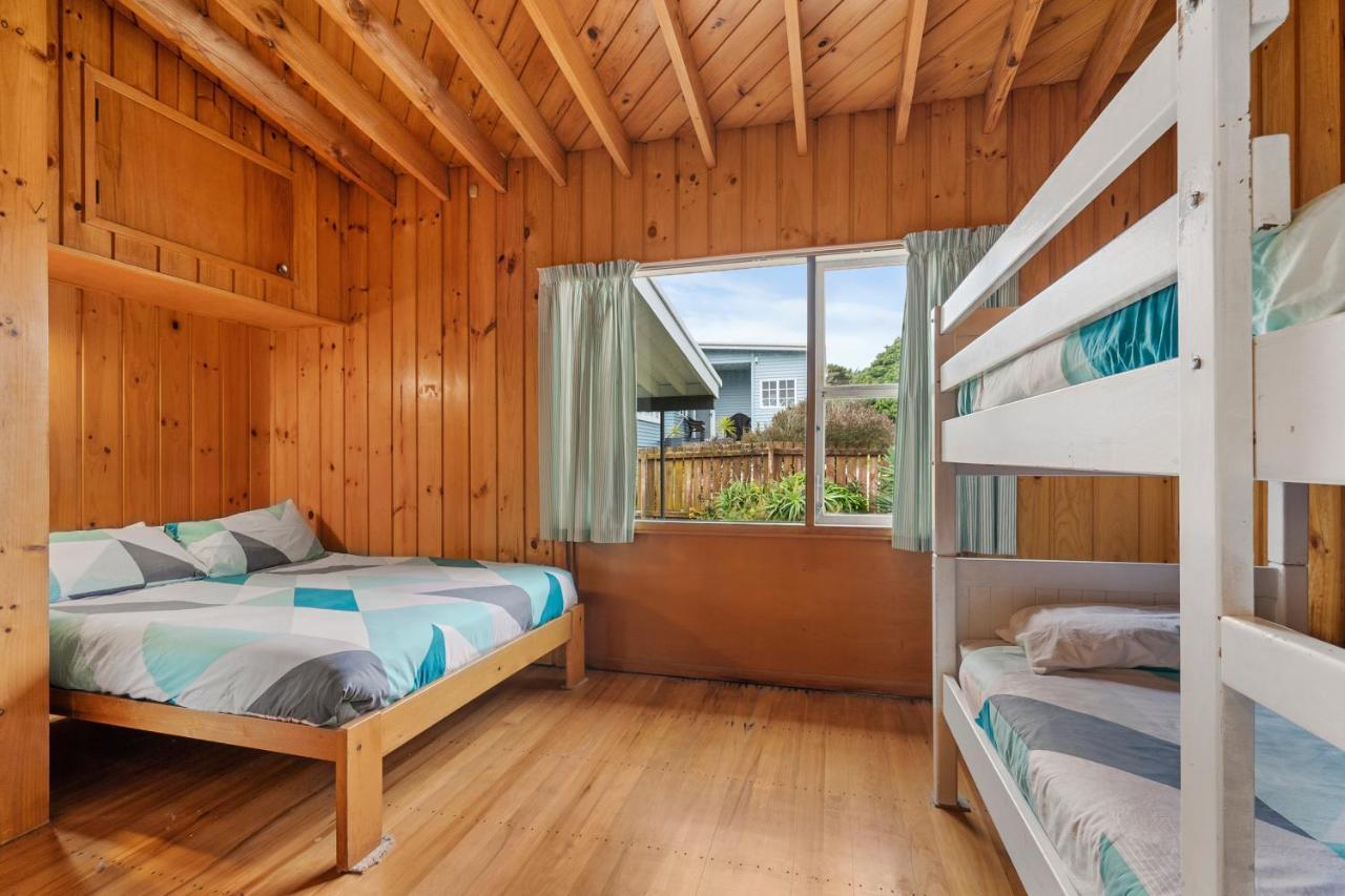 Queenie - Waikanae Beach Holiday Home Dış mekan fotoğraf